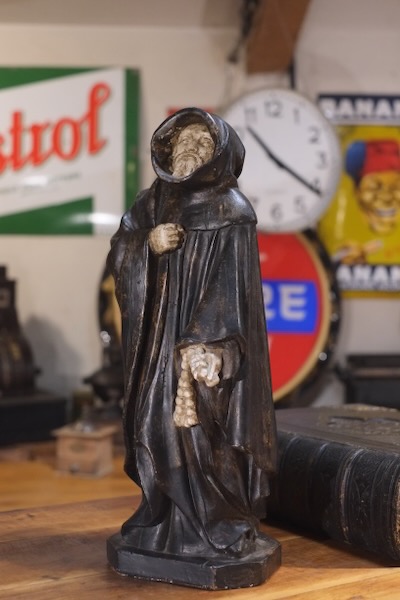 moine en platre ancien 